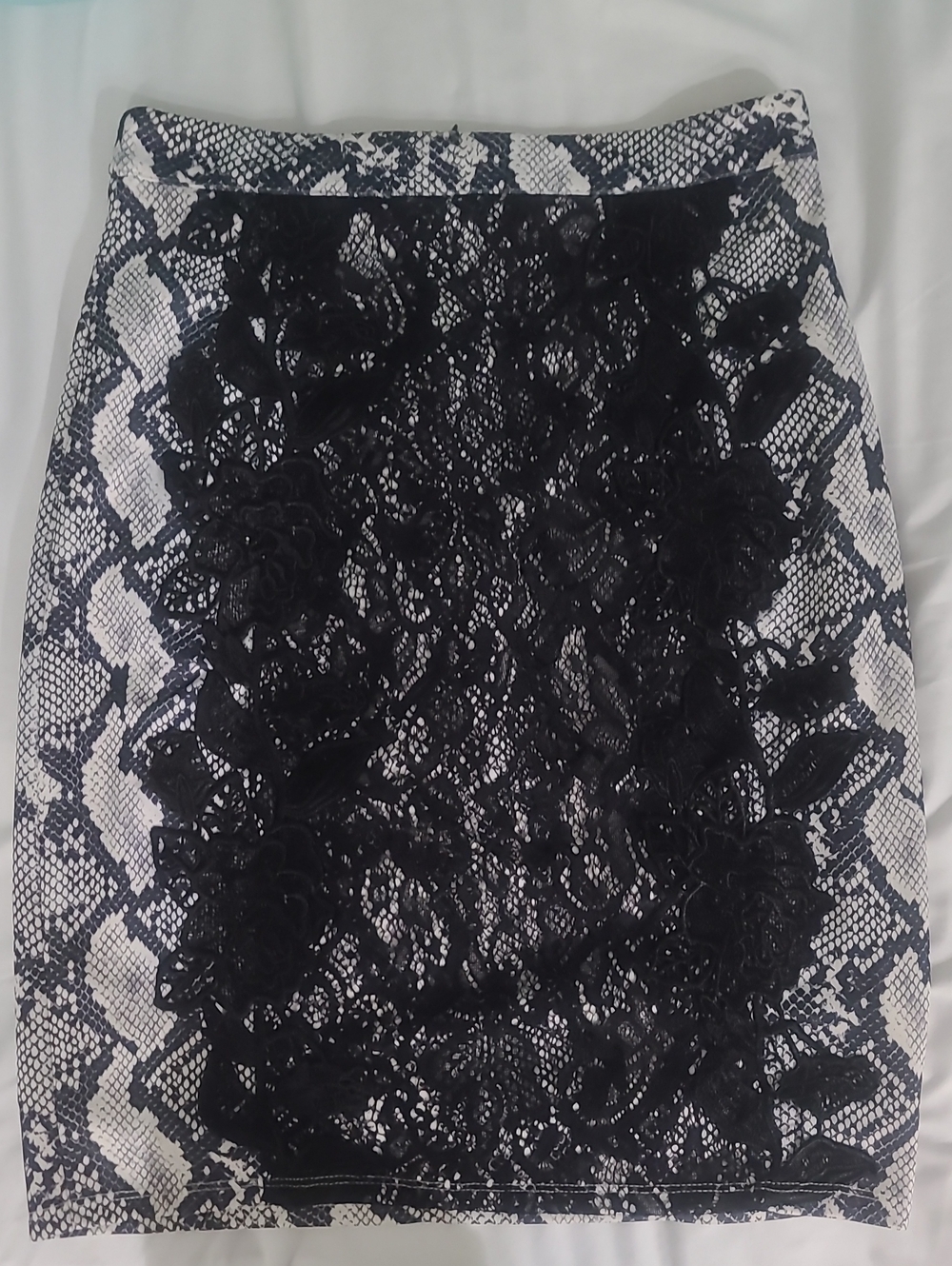 Nikibiki Black and White Lace-Appliqué Pencil Skirt